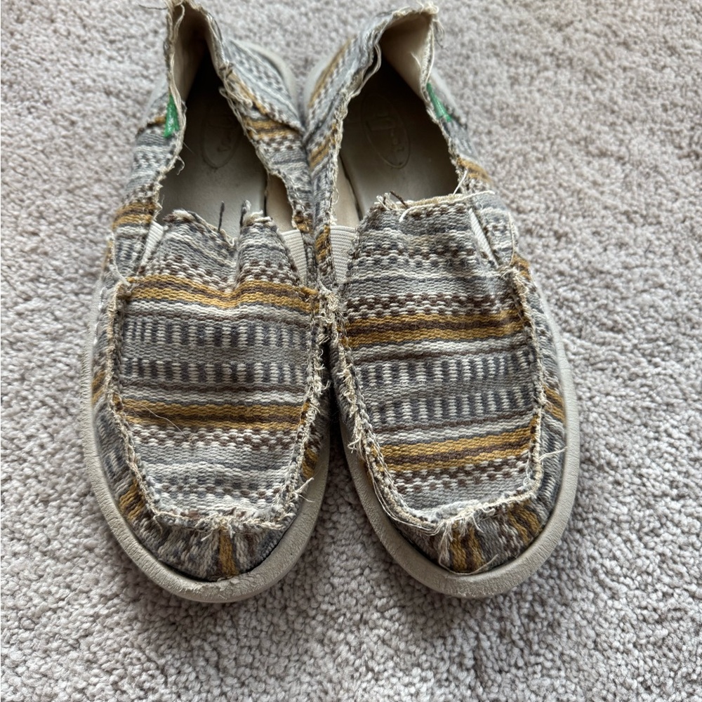 Sanuk shoes